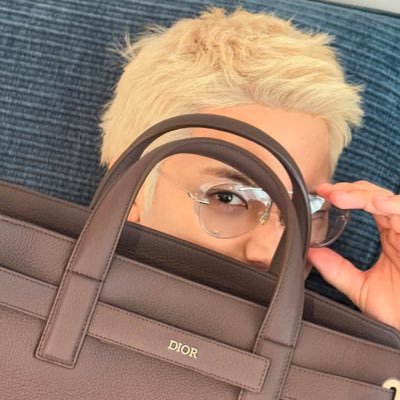 21 yrs old💎 fav svt song- good to me 💎ig: pr3ttyface.amyaaa,💎black kpop stan