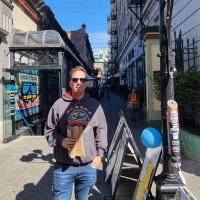 EranShostak's profile picture. לא כותב הרבה אבל סקרן לגבי מה שאתם כותבים חובב עולם , מוסיקה ,ֶ ספורט ואוכל טוב