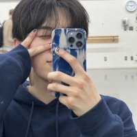 ✩ (@dlsng_) 's Twitter Profile