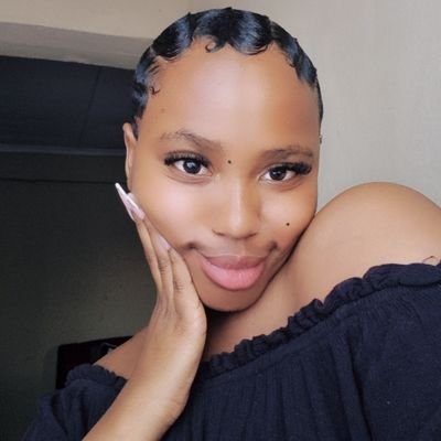 IG: Amanda Mhayiiise •
I cant wait to become a wifey & a mommy . 💍🤰🏾🕯