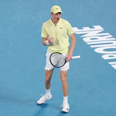 DDashazz's profile picture. Tennis is Roger Federer 🎾