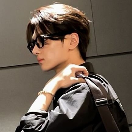 hutanghyunjin's profile picture. 