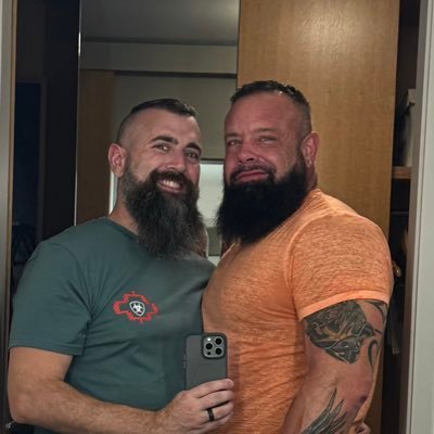 TN jock and otter couple, we love being naked and having FUN 😈. retweet’s appreciated 👬 👨❤️💋👨 ⬇️Click Link below to see more ⬇️