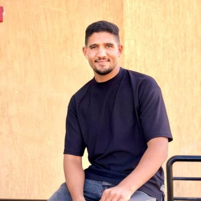 essa53052's profile picture. 🤴