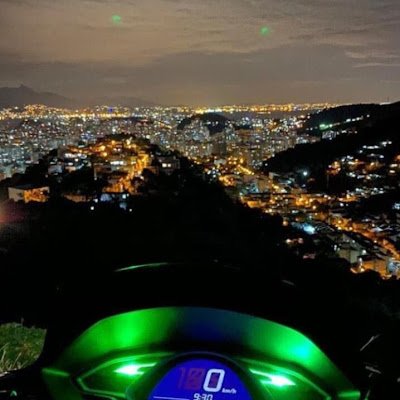 Movido pela sede e o medo d ficar duro, rlk dos menor q n tinha nada e venceu na vida, nós só quer vive...