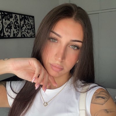 𝓕𝓲𝓷𝓭𝓸𝓶 Simplemente una niña caprichosa con ganas de joderte la vida👸🏻😂🫰🏼 Spanish spoiled girl 💅(Initial Tribute 28€)💸