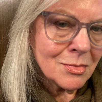 Retired newspaperwoman, CA native, UF grad 🐊 Pro-vax and cocktails🍸 OG Trekker🖖🏼 Atheist #LGBTQIA ally🌈 #Resist #BLM 🚫DMs! I block MAGAts