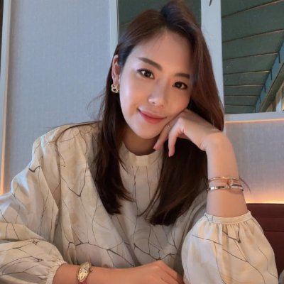 Name call Chemglin, from HK currently live in NYC, working at jewelry store, living in USA have more than 8 years.