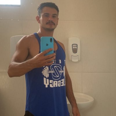 Minha mãe sempre me fala Filho, chega de farra Faz seu carvão na pista pra ter churrasco em casa! ♎️