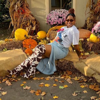 Personal Trainer by day, Bad Bitch immediately after *sprinkle sprinkle* ✨