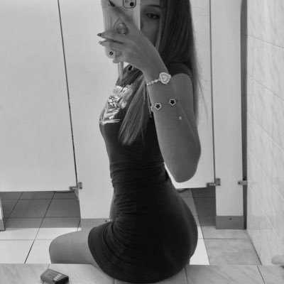 venusclark__'s profile picture. en cambio siempre, mañana será otro día.