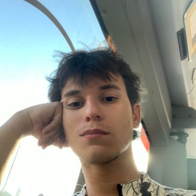 aspiring songwriter
Bruna ⭐ 🏳️🌈
Sorry I'm a bitch, you just make it easy to make fun