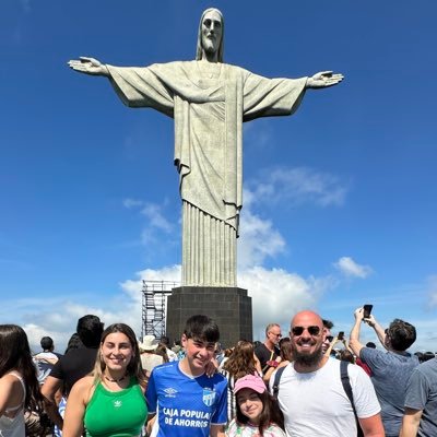 Casado con Carolina, papá de Lisandro e Isolina. hincha del Gigante del Norte!!