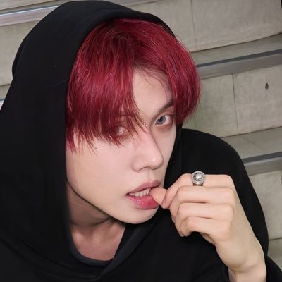 kpop lovebot • Sw̸S enthusiast • music lover • editor • pls give credit if u repost my edits !!