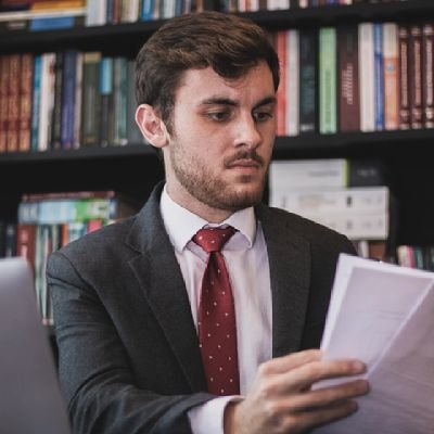 a vida é bela mas nem tudo é uma beleza🕺🏽
poeta que não faz boa poesia & analista político não remunerado