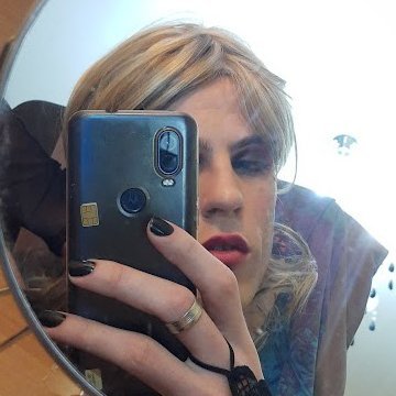 A non binary bitch, music producer & code wizzard. Sweet and spicy, into slutty stuff when not plugged in the matrix. Finally decided to share some online :)
