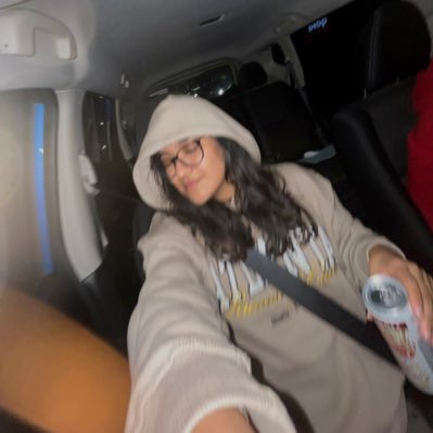 pamejrg's profile picture. I’m not your manic pixie dream girl