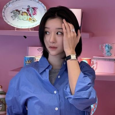 Seo Yea ji and Rhea Sharma..
Lee Ra El • KMY • haters gonna hate so ignore them 🔥
I want yeyes to follow • let's be friends 🥂