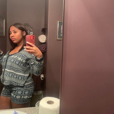 conceited_yana's profile picture. IG: iyanadestiny_