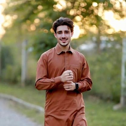 دښمنان راپوری مه خندوه بخته،
لږ مې پورته کړه لویدلی یم ناځوانه .!
💔