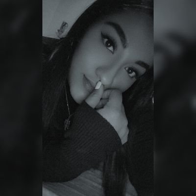 32| Esquelerofóbica, apócrifa, elocuente, etérea, efimera, inefable, inmarscesible, iridiscente, luminiscente. Niña problema | Annie_Luu en Instagram