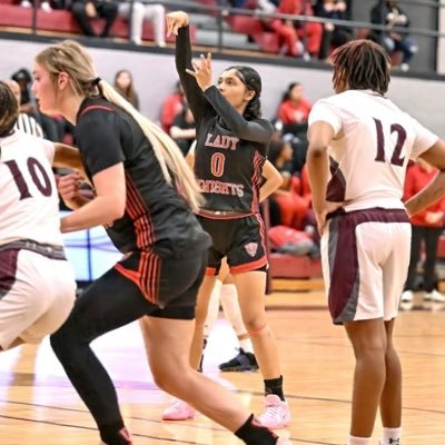 SidneeJade's profile picture. Basketball Player, Class of 2027.