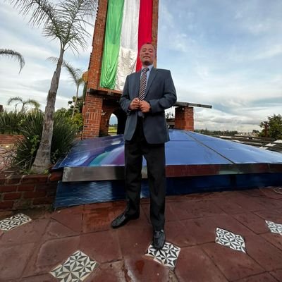 Abogado, Político, trabajo por Puebla y una mejor vida para su gente. presidente de Yo Amo Puebla Reactivación Social AC.