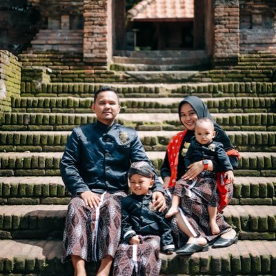 rezaprbwo's profile picture. Follow the light