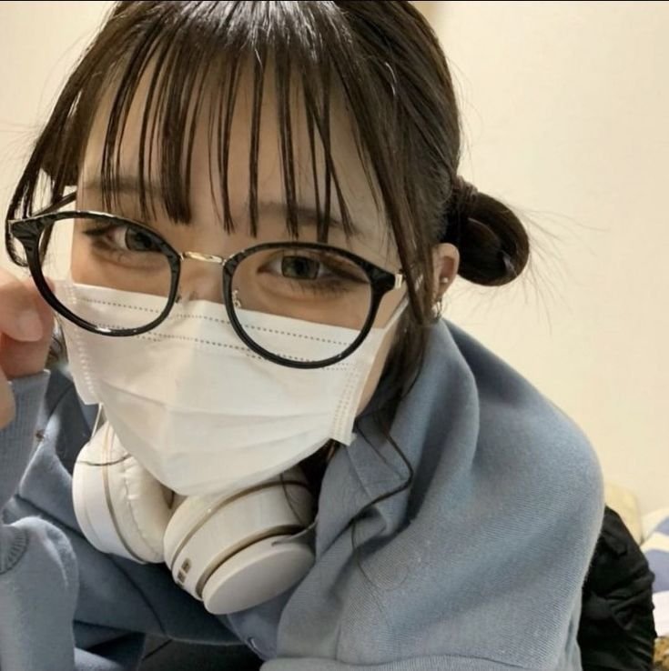 20歳 / 女子 / V系好き / 映画マニア / #トレーニング #ランニング #スポーツ #ゲーム #気軽に絡んでね #毎日更新 🍀 💖