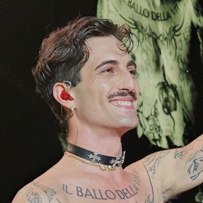 posting pictures of damiano in his mustachiano era