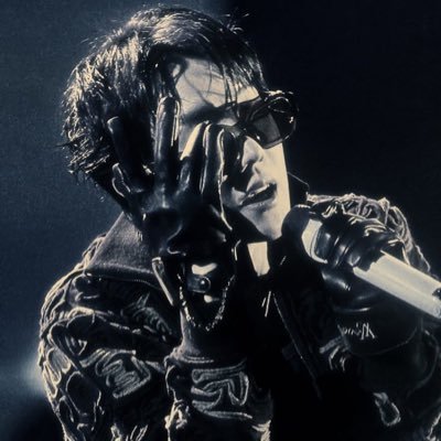 singularityofme's profile picture. 134340 #1 fan account