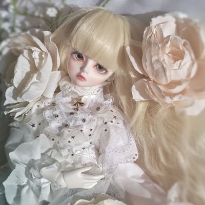 2024のクリスマスにドールオーナーになりましたマリーです。ドールについての知識がほとんどなくあたふたしながらになりますが、写真を投稿していこうと思います。サイズ1/4 女の子 球体関節人形