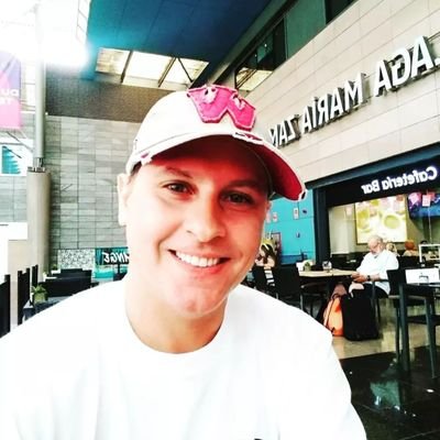O sucesso não é medido pelo que você alcança, mas pelos obstáculos que você supera ao longo do caminho.
