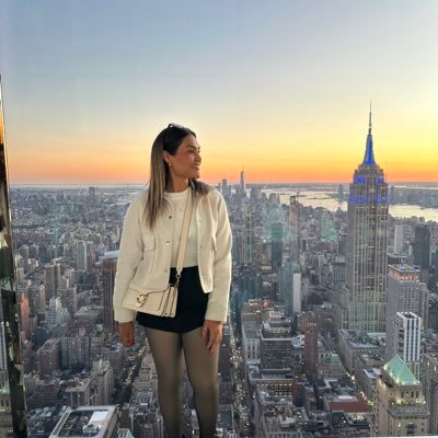 ivonneDelarosa's profile picture. 