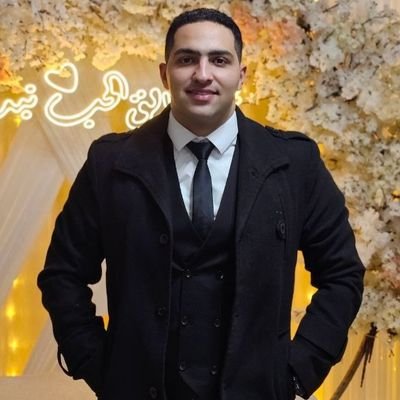 رقيبٌ يطالعُني فأعصي جهاله فيبدلُ بالغفرانِ قُبح مذلتي