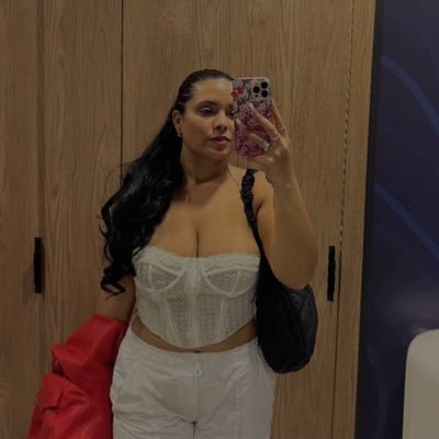 buscabullas98's profile picture. del monte ♑️🌈📚👩‍🏫✈️🍸🏝️💅🏾🍷☕️🧘🏾