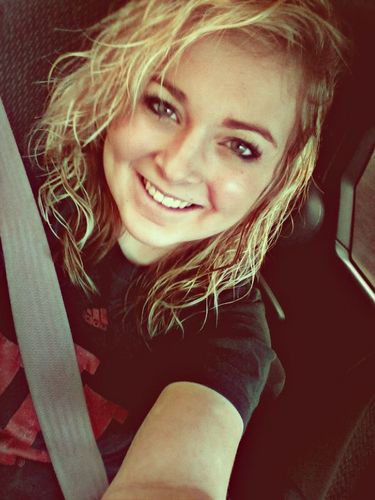 Taay_marie_back's profile picture. We all have creative differences. I'm creative, you're different.