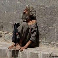 أَنَا مِهْنَدِسٌ يَحْمِلُ فِي حَقِيبَتِهِ أَدَوَاتِ البِنَاءِ وَأَسْفَارَ التَّارِيخِ، وَفِي قَلْبِهِ سُؤالٌ: كَيْفَ يَكُونُ المَكَانُ وَطَنًا، وَالوَطَنُ رُوح