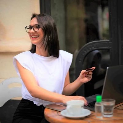 eyloooooooo's profile picture. Marketing Manager 👩‍💻/ Karmic Astrology Advenced Student 🪐Electronic Music Dj 🎧/ Positive Energy 🌋 / Instagram : septunemusic / Disiplin Hanım