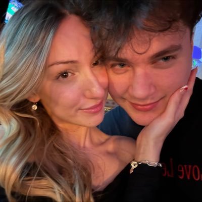 sarahdxlton's profile picture. 