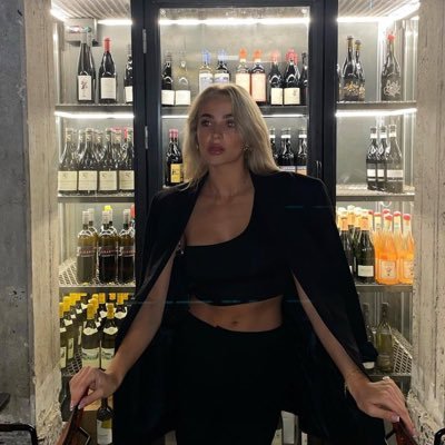 I'm a designer, graduated from Stieglitz Academy, I'm 37 years old, and I'd like to meet some friends, no cheating, no lies