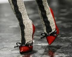 titilaluna's profile picture. En el dulce azote de realidad que te dan los 30's. Aquí se terminaron los cuentos de hadas , el príncipe nunca rescató a Violetta...