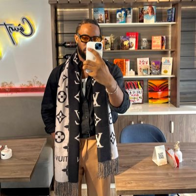 a_aderinsola's profile picture. Culinary Artist | Farmer @nobsandberries | @purplebistrolag
