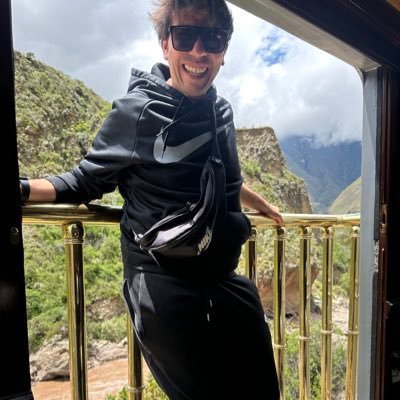 Nsimone33's profile picture. Italian, Philly sports enthusiast (Fly Eagles Fly 🦅), teacher, filmmaker, film critic, and edtech innovator.