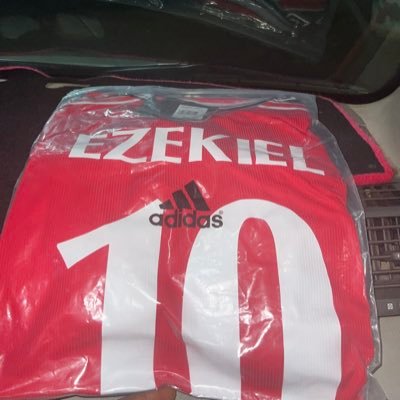 eizee77's profile picture. 