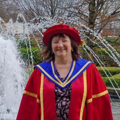 knitter, baker, socialist, sociologist, #working class academic, educationalist, FHEA, and a Yorkshire Lass in exile.#antiracist 🇵🇸