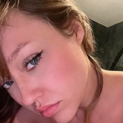 JulianaGrace99's profile picture. Let chat and meet to be trustworthy and honest