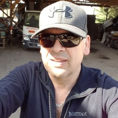 Nada tengo en contra de los pobres de alla vengo,ni nada en contra de los ricos para alla voy. ME SIGUES TE SIGO.