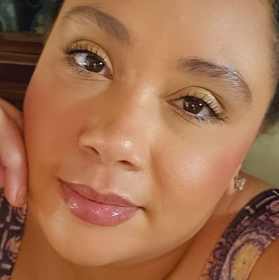 🏜️ 🎸👩🏽🎤 🎞️ 📖 👩👧 ♊
Ela/Dela
Mãe solo neurodivergente (TDAH e TEA nível 2 de suporte)