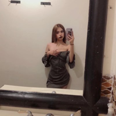 Lyzz_Roz_'s profile picture. 𝘚𝘰𝘭𝘰 𝘺𝘰 𝘱𝘶𝘦𝘥𝘰 𝘩𝘢𝘤𝘦𝘳𝘮𝘦 𝘥𝘢ñ𝘰 𝘢 𝘮í 𝘮𝘪𝘴𝘮𝘰